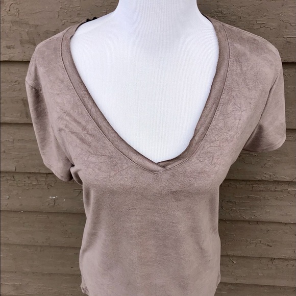 Laila Jayde faux suede basic tee! - Picture 3 of 8